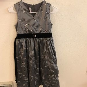 Girl's dress
